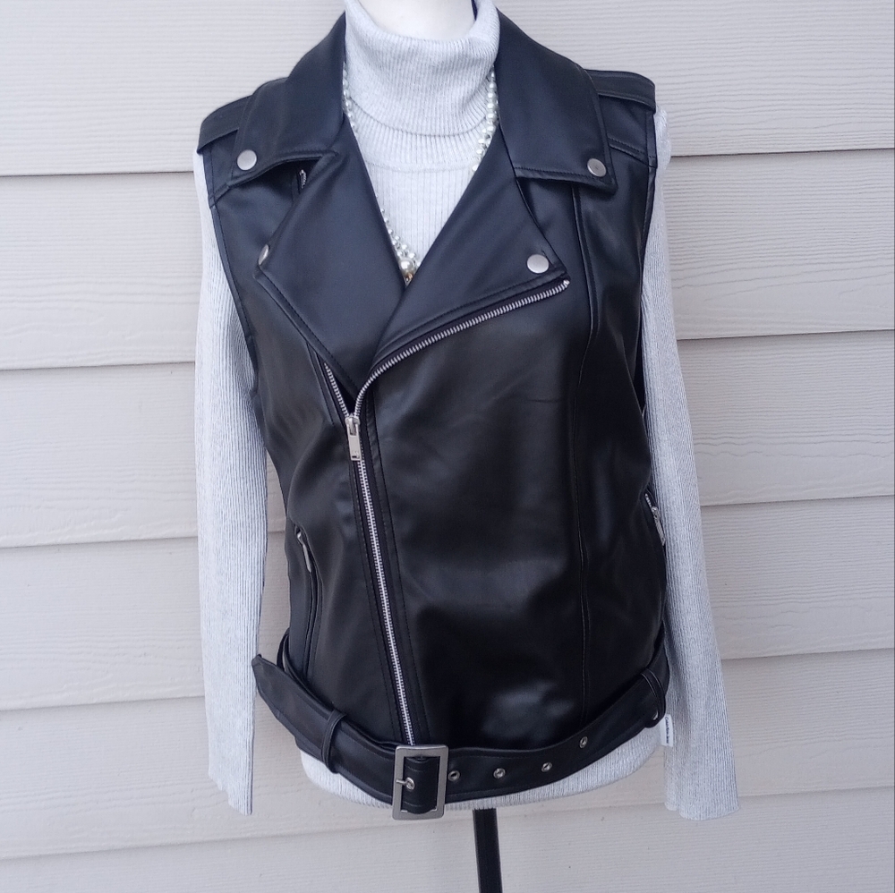Vila 26 International Black Faux Leather Moto Sillver Zipper Vest Size M